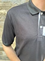 Erkek Siyah Göğüs Arma Detaylı Polo Yaka T-Shirt - Monelizmen - Görsel 3